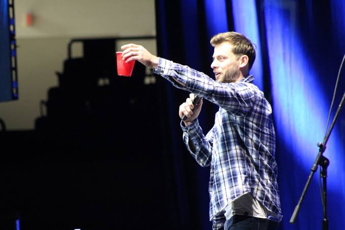 Charlie Berens live on tour
